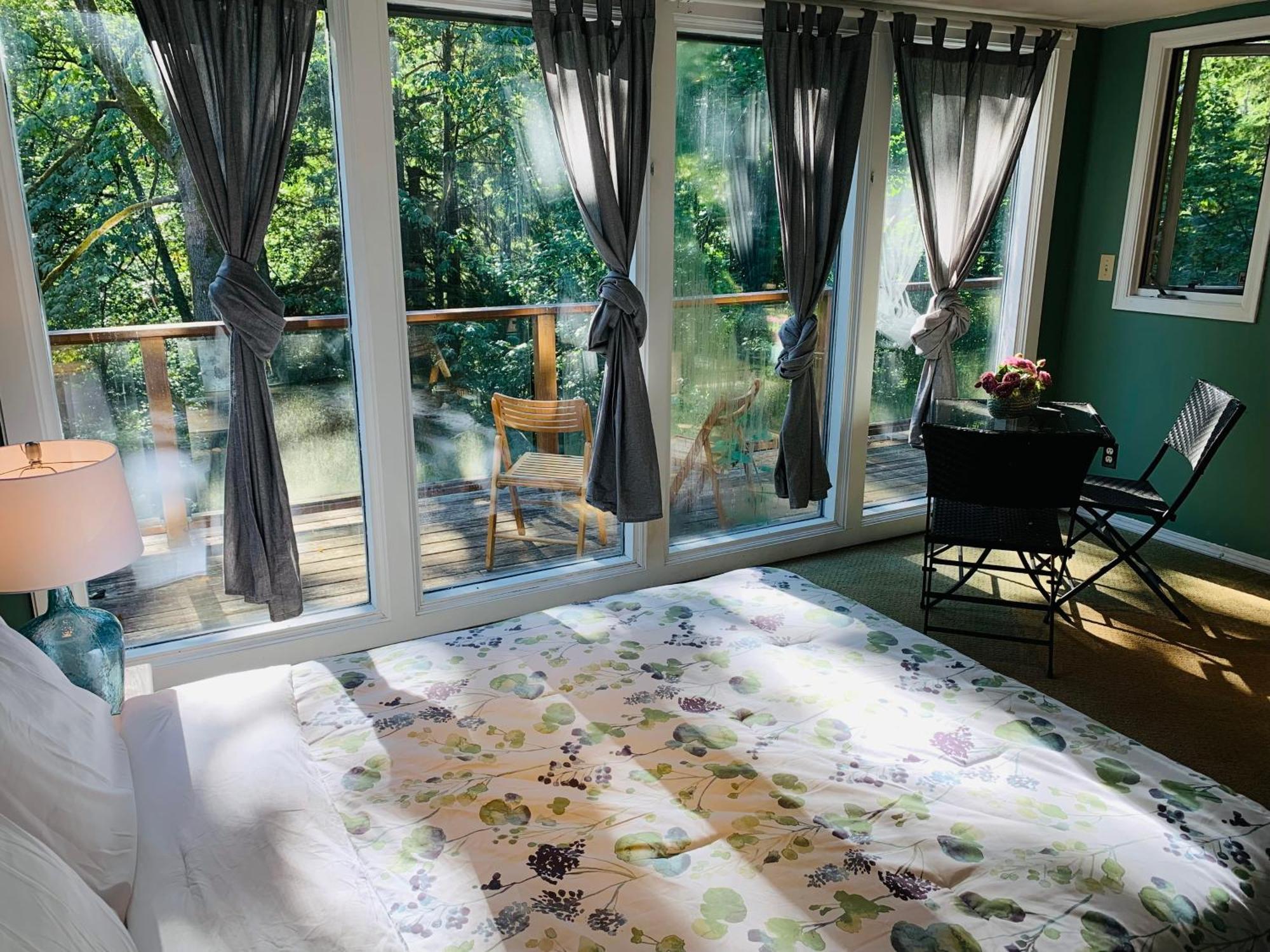 Creekside Private Suite North Vancouver Bagian luar foto