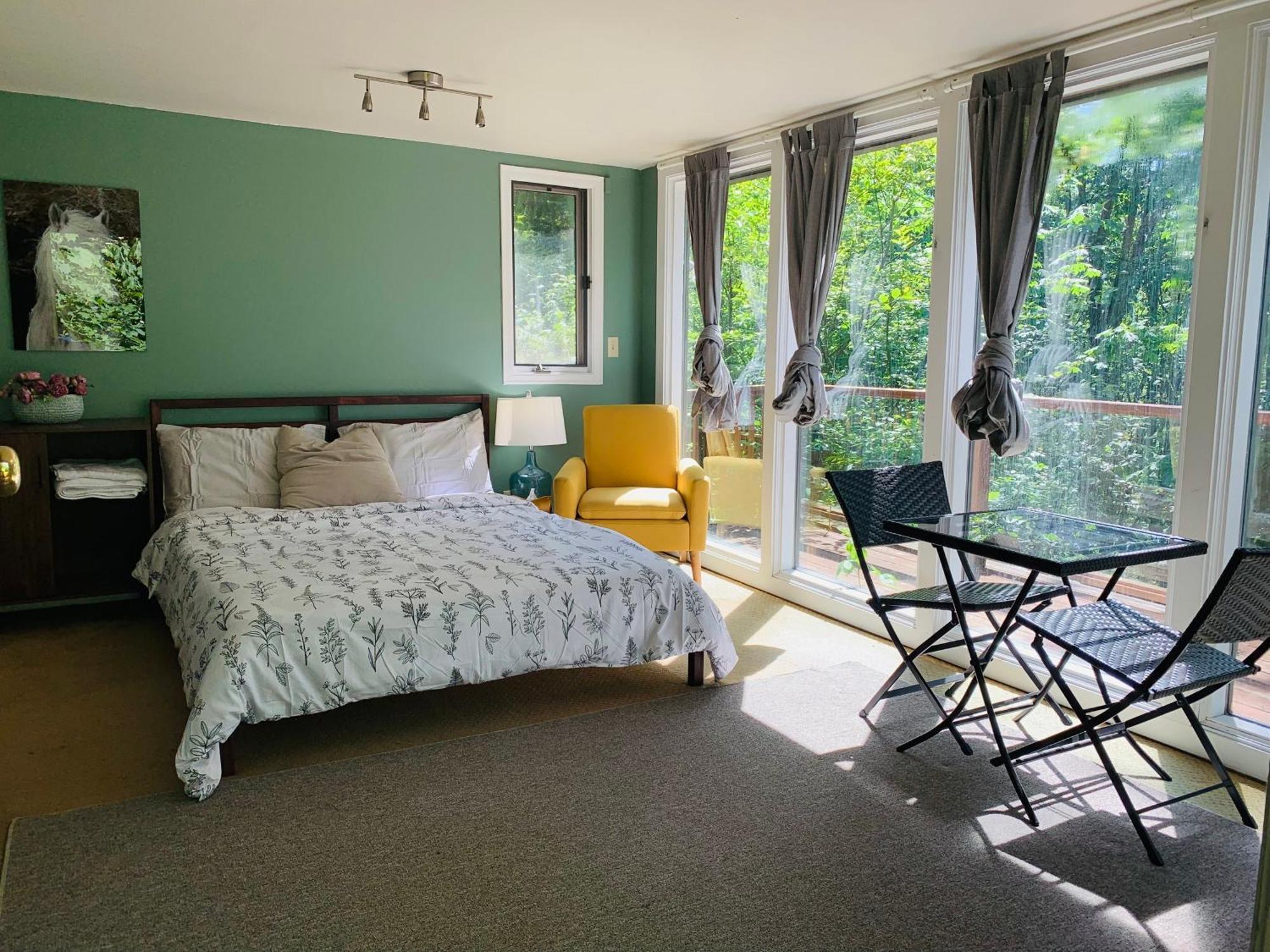 Creekside Private Suite North Vancouver Bagian luar foto