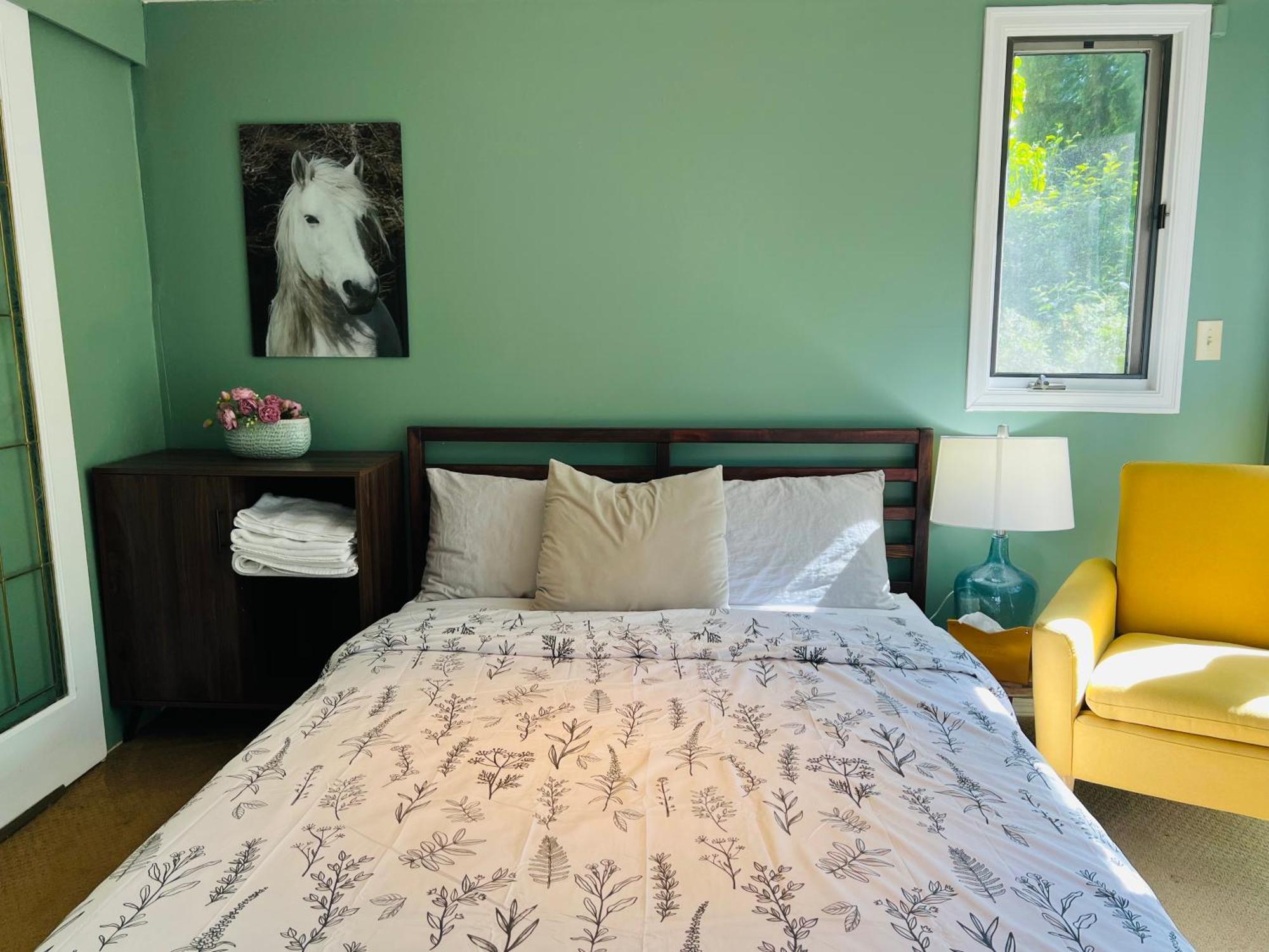 Creekside Private Suite North Vancouver Bagian luar foto